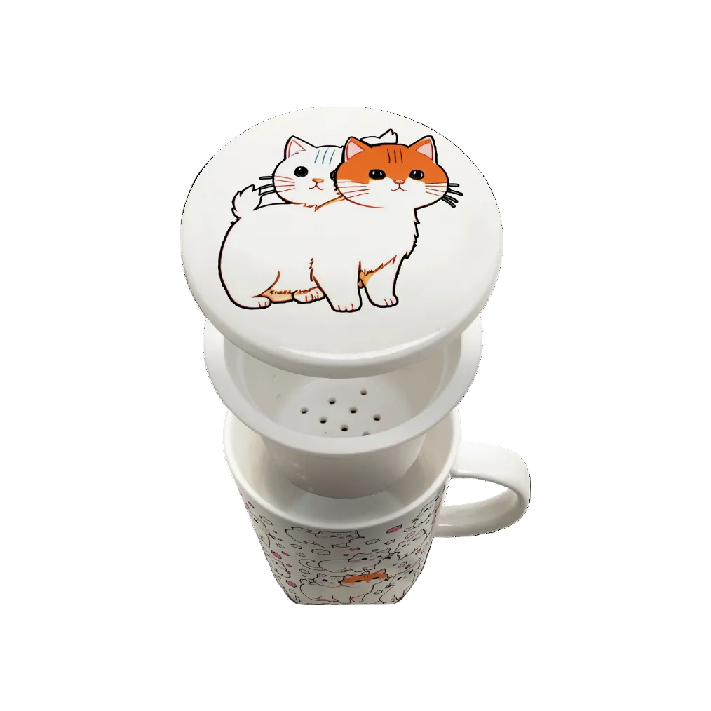 Detail foto theebeker, losse theefilter en deksel met kawaii katten