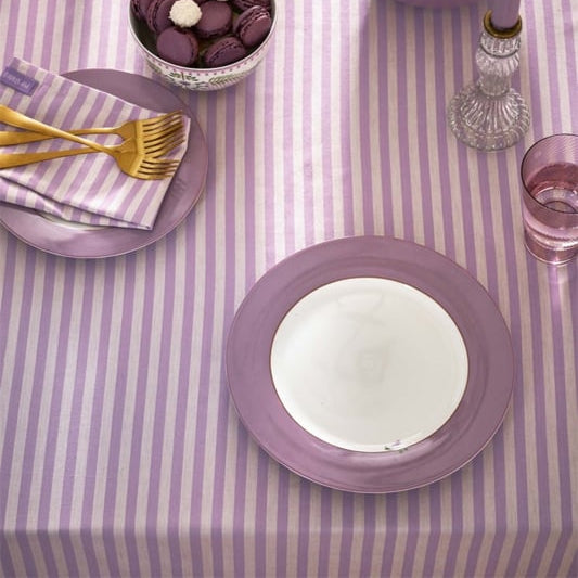 Pip Studio Lily & Lotus bord lila op gedekte tafel