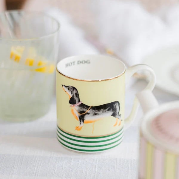 kleine mok geel met teckel onderdeel van theeset Yvonne Ellen London Doggie