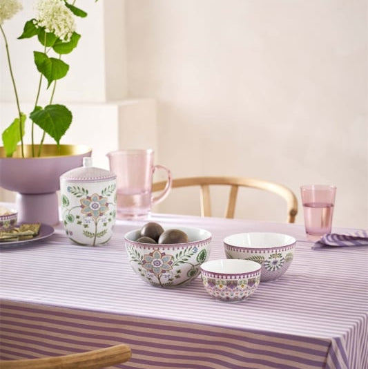 Pip studio Lily en Lotus lilac kom diameter 15cm, porselein, vaatwasserbestendig, lila met lotusbloem wit. sfeer foto