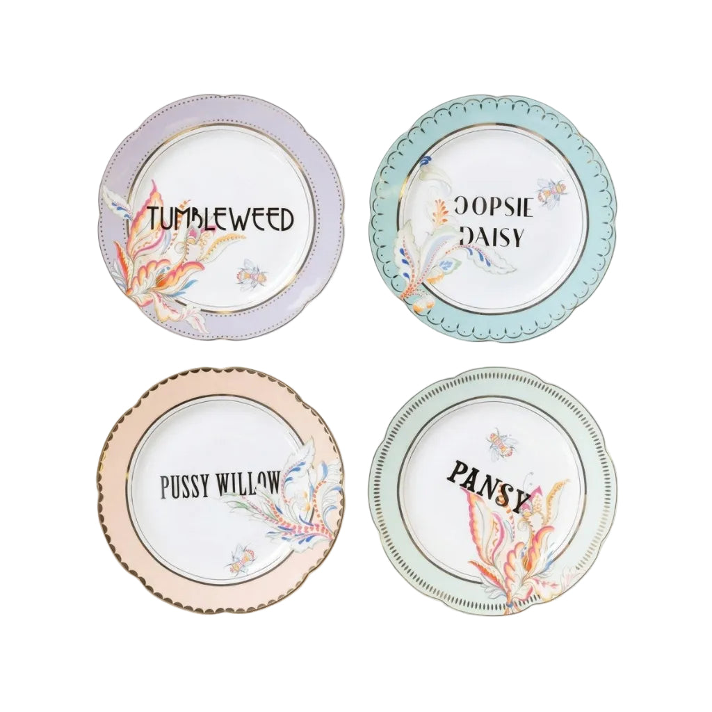 Gebaksborden pastel Yvonne Ellen London, ieder bordje eigen kleur, bloem en tekst zoals Tumbleweed, Oopsie Daisy, Pussy Willow en Pansy.porselein, diameter 16cm, in cadeaudoos verpakt, alleen handwas vanwege het gouden randje.
