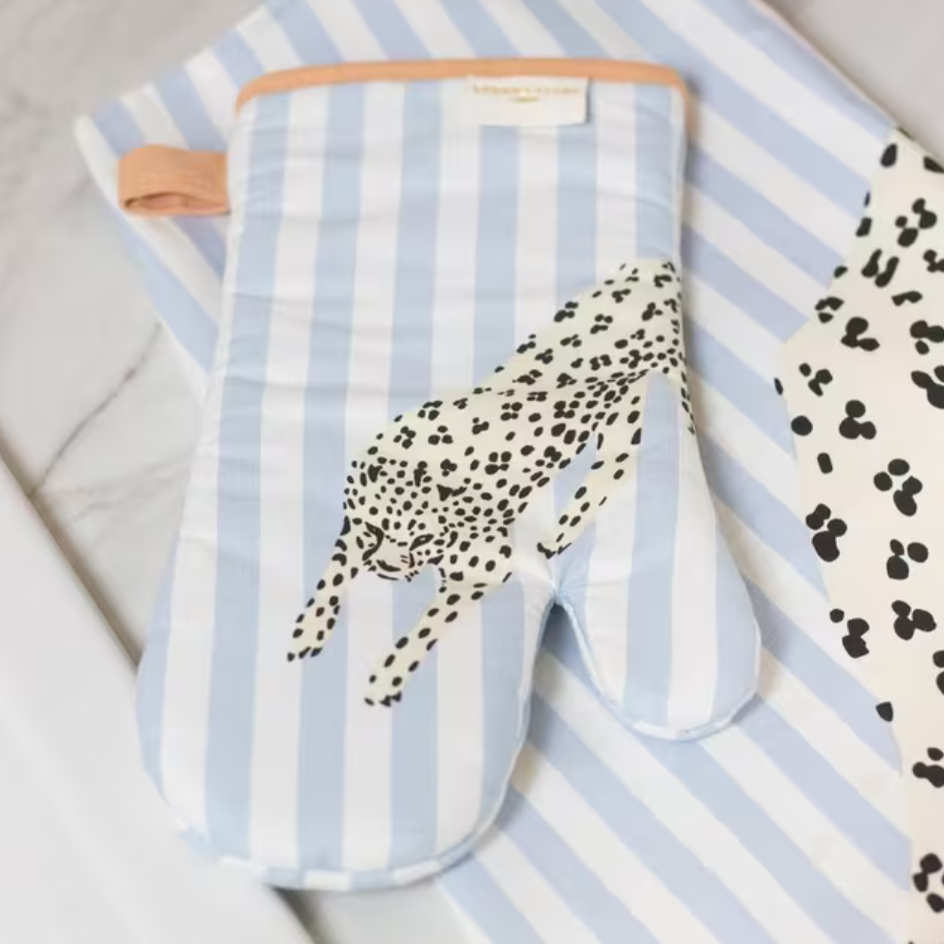 Textile bundle Yvonne Ellen London apron, oven glove and cheetah tea towel