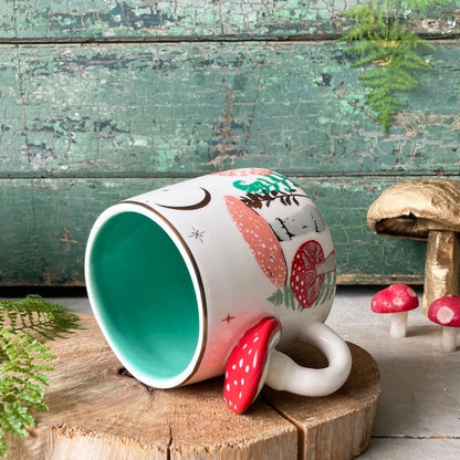 keramische mok met gouden details en paddenstoelen House of Diaster 
