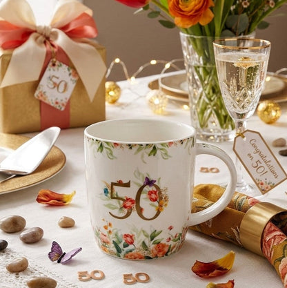 Mok met 50 erop in cadeaudoos verpakt. Een kant en klaar cadeau voor Sarah.