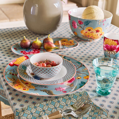 Collectie Blooming Tales Blue Pip Studio op tafel. sfeer