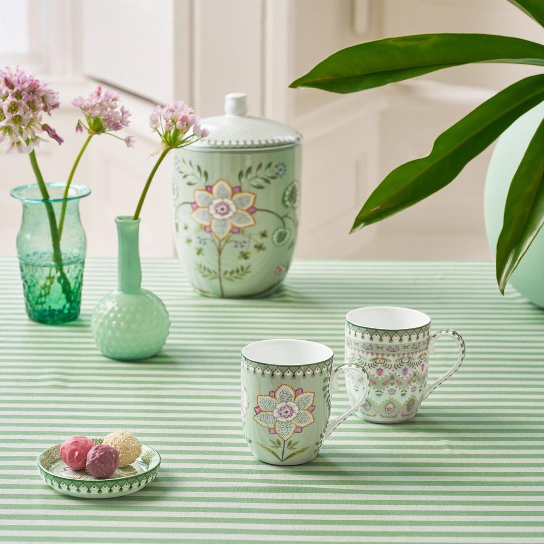 Pip Studio Lily &amp;amp; Lotus Hellgrünes 2er-Set Tassen – 145 ml