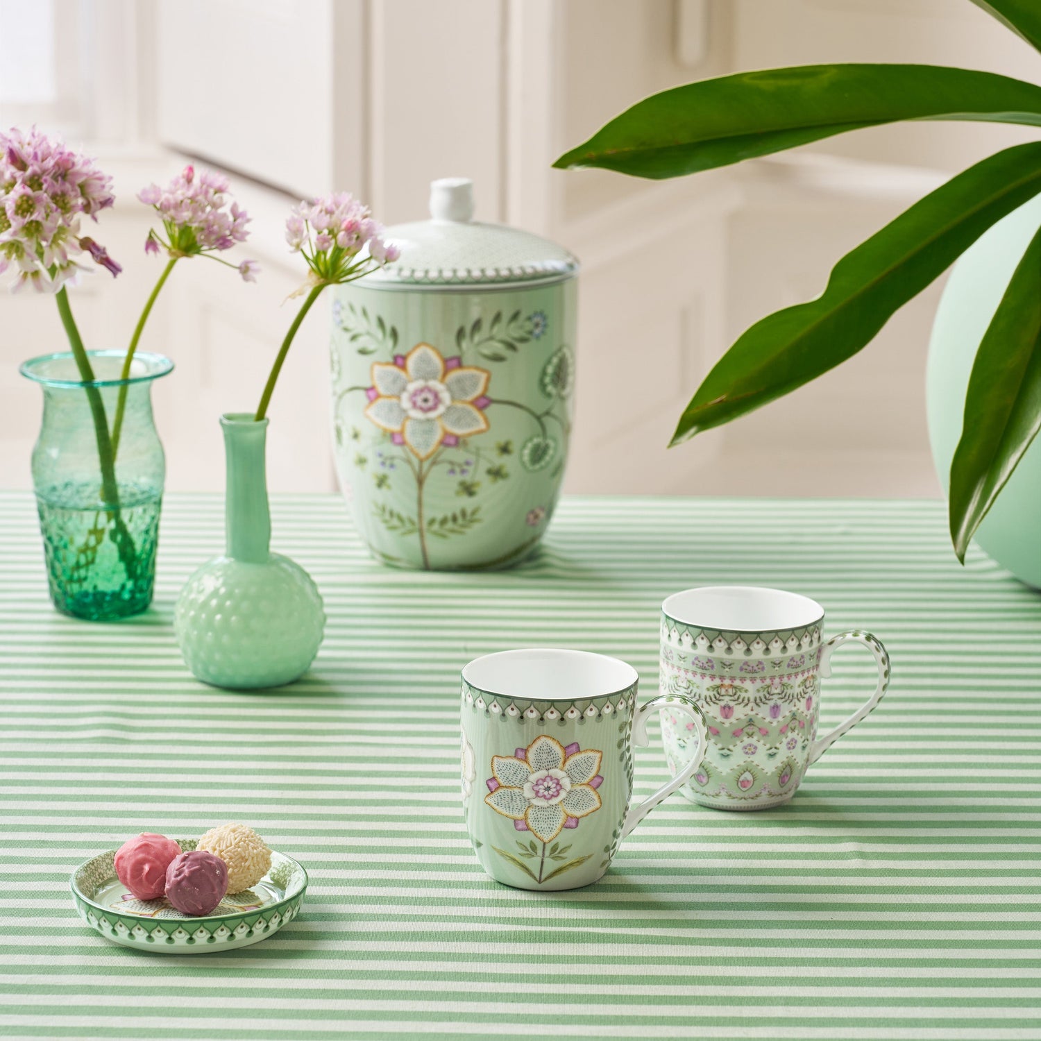 Pip Studio Lily &amp;amp; Lotus Hellgrünes 2er-Set Tassen – 145 ml