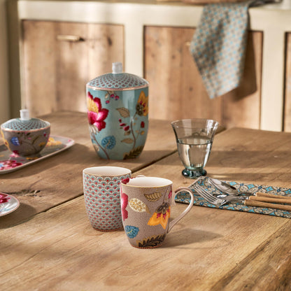 set van 2 mokken large 350ml van Pip studio Blooming Tales Fantasy khaki of beige met bloemen
