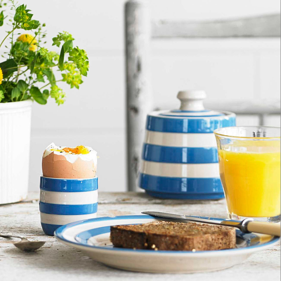 Cornishware cornishblue sfeerbeeld ontbijt op tafel