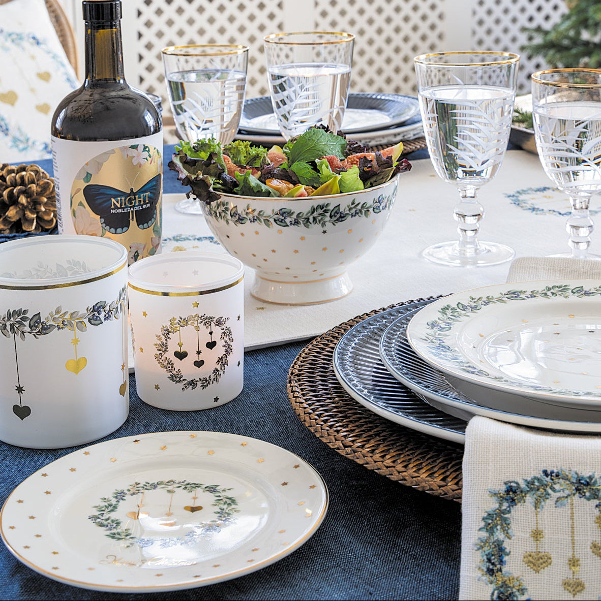 Greengate kerstservies op een gedekte tafel. 